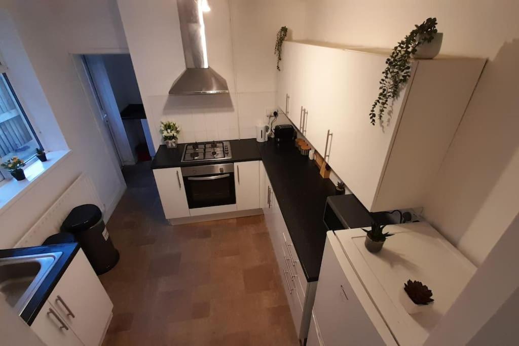 Spacious 4 Bedroom, Free Netflix, Central Location Cardiff Exterior photo
